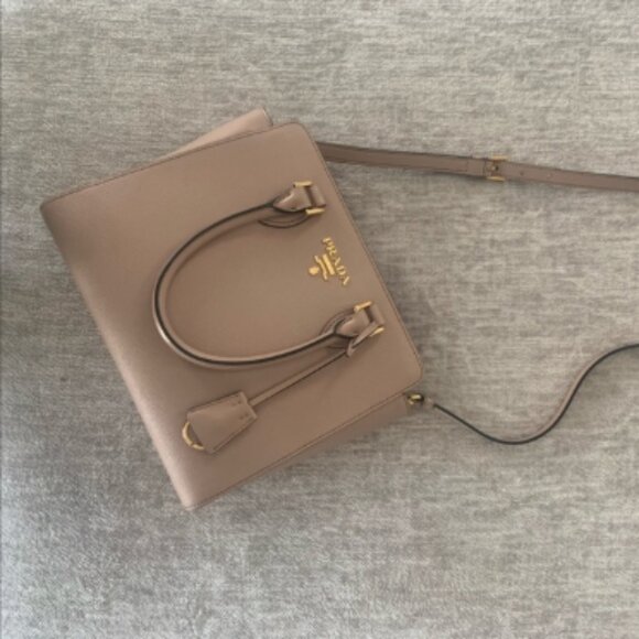 Prada handbag - Picture 1 of 4